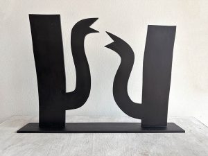 Klaas Gubbels, 'Naar elkaar, 2022, 3/3, messing gepatineerd zwart, H42xB58,5xD9cm, Galerie InDruk