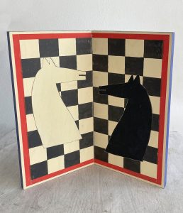 Klaas Gubbels, Het Schaakbord, 1996, hout, acryl, zeefdruk, 42 x 42 x 4 cm, Galerie InDruk