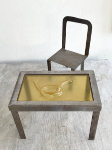 Klaas Gubbels & Shinkichi Tajiri, 'Tafel met knoop en stoel', 1998, ijzer/plastic, 3/9, tafel 27x17x19cm, stoel 15x12x28cm, Galerie InDruk